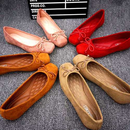 Eleganti flachi Ballerina-Schueh mit eckiger Form