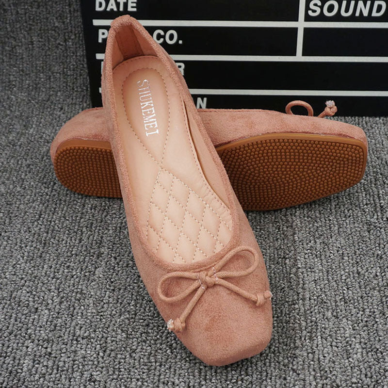Eleganti flachi Ballerina-Schueh mit eckiger Form